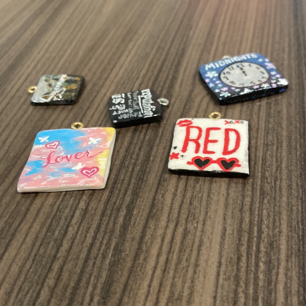 ‼️‼️Handmade Taylor Swift Inspired Album Cover Polymer Clay Art Charm Bracelet. - Picture 16 of 16